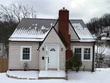 Main picture of 693 Forest Cir