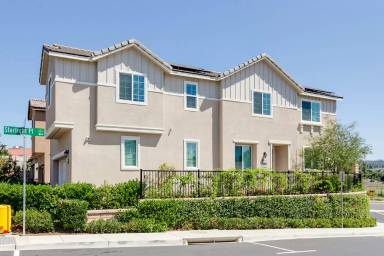 Main picture of 5605 Estrella Way