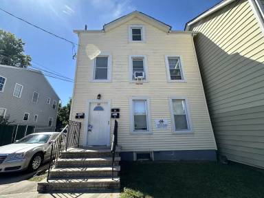 Main picture of 84 Guilden St