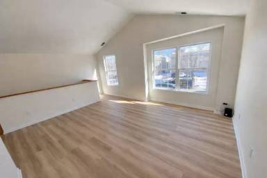 Main picture of 381 S 6th St