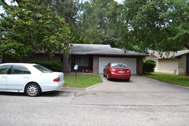 Main picture of 2717 Foxcroft Cir