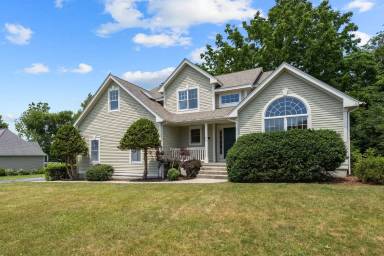 Main picture of 15 Jacobs Point Rd