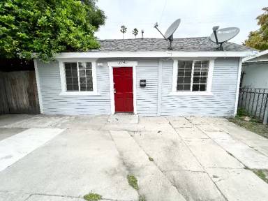 Main picture of 2741 S Orange Dr