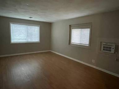 Main picture of 1339 W Wood St