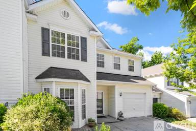 Main picture of 1 Edgebrook Cir