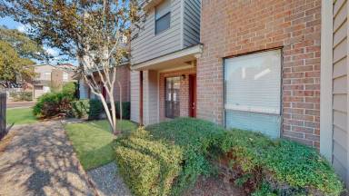 Main picture of Woodbrook Condos