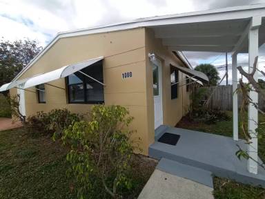 Main picture of 1080 W 27th St