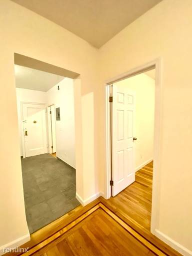 Main picture of 519 E 82nd St