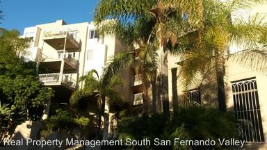 Main picture of 2222 N Beachwood Dr
