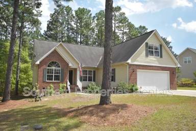 Main picture of 220 Golf Dr