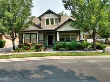 Main picture of 894 E Shadow Creek Ln
