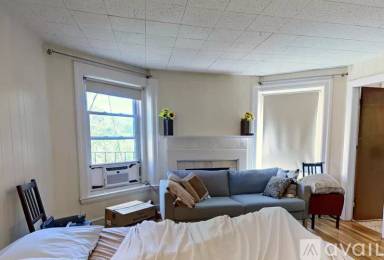 Main picture of 1063 Beacon St