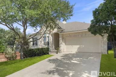 Main picture of 915 Treaty Oak