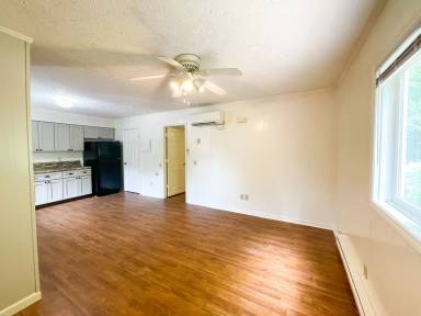 Main picture of 11 Woodstone Dr