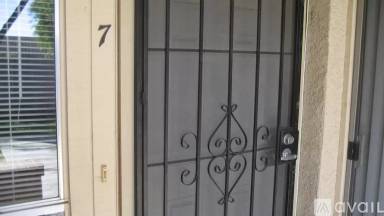 Main picture of 409 W Pontiac Dr