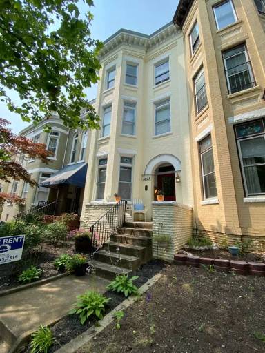 Main picture of 1627 W Grace St