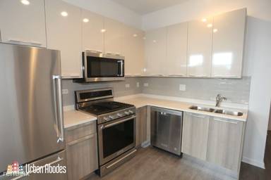 Main picture of 932 W Dakin St
