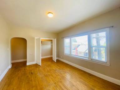 Main picture of 5300 Walnut St