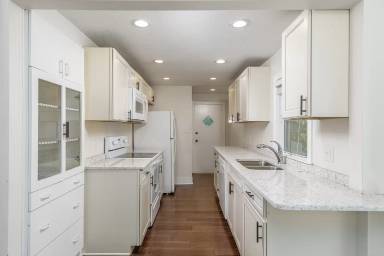 Main picture of 4111 Cottage Grove Ave