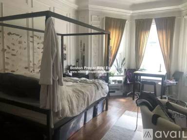 Main picture of 323 Beacon St