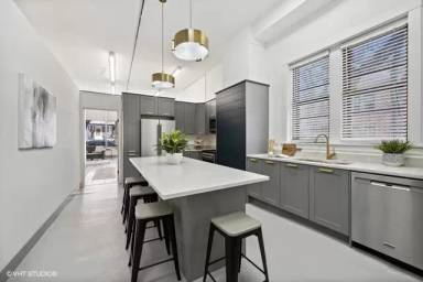 Main picture of 3035 W George St