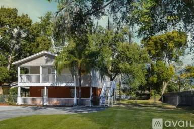 Main picture of 1024 W King St