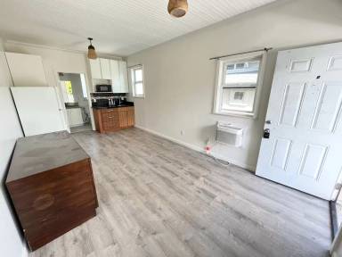 Main picture of 2035 Bingham St