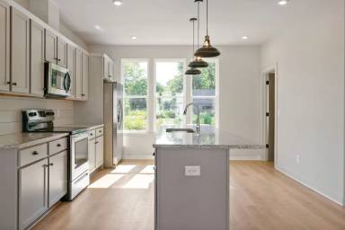 Main picture of 309 E Village Ln