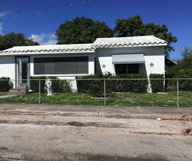 Main picture of 261 NW 55th St
