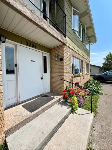 Main picture of 3211 John Ave