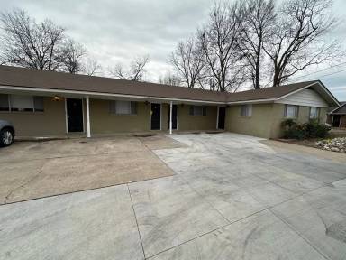 Main picture of 210 E Parkway Dr