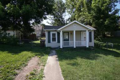 Main picture of 307 E Oldham Ave