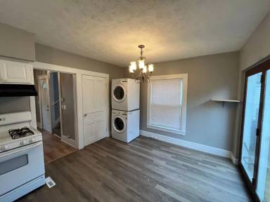 Main picture of 235 East Ave