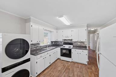 Main picture of 1019 Carmel Dr