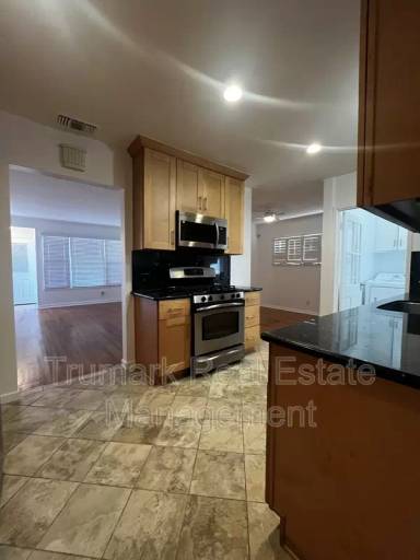 Main picture of 337 S Beachwood Dr