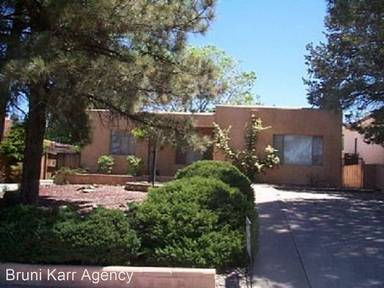 Main picture of 410 Wellesley Dr SE