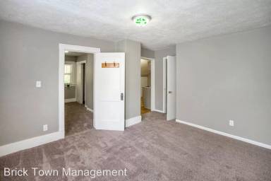 Main picture of 536 S 31st Ave