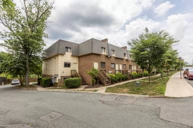 Main picture of 2100 Jefferson Park Ave