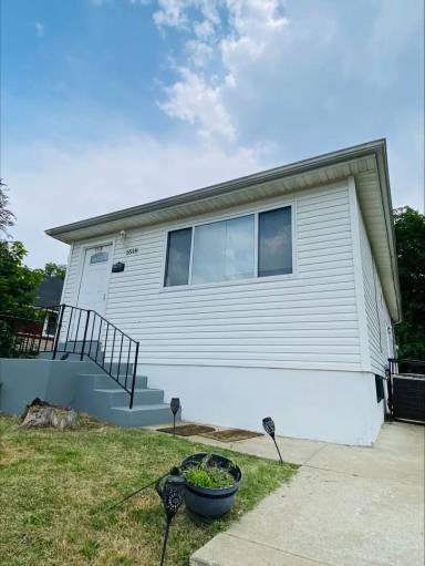 Main picture of 5518 Beacon Ave