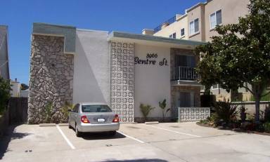 Main picture of 3966 Centre St