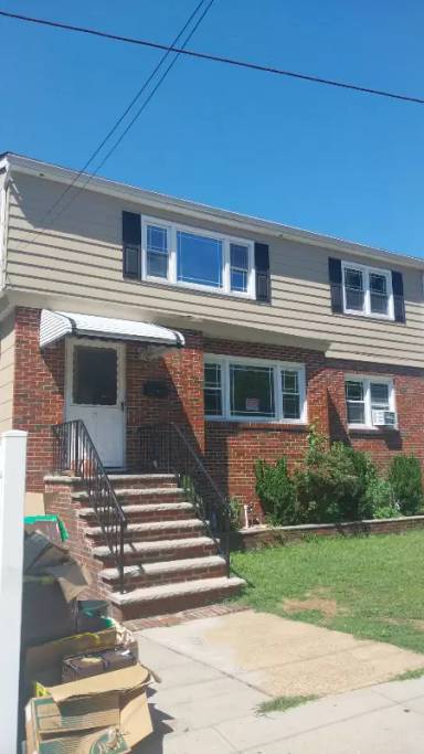 Main picture of 711 Humboldt St