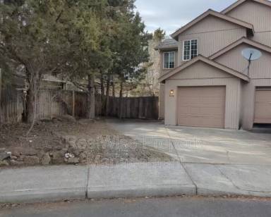 Main picture of 1128 NE Hidden Valley Dr