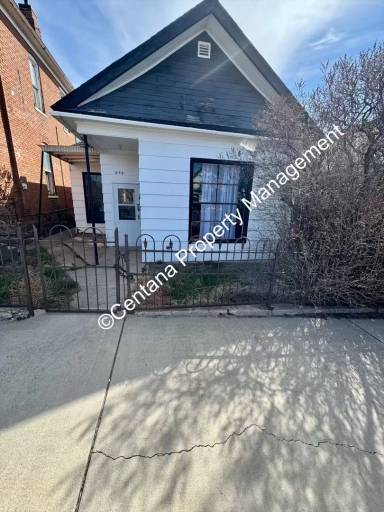 Main picture of 854 S Main St