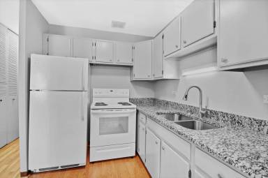 Main picture of 607 W Wrightwood Ave Apartments