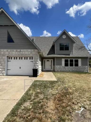 Main picture of 1929 S Black Cat Rd