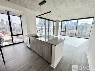 Main picture of 801 W Chicago Ave