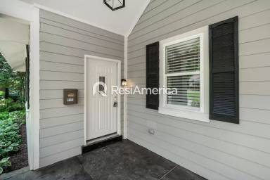 Main picture of 1595 Glenview Ave