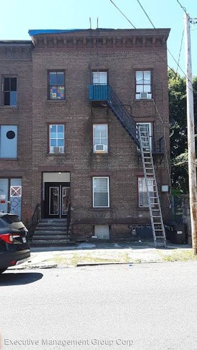 Main picture of 145 Washington St