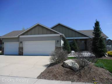 Main picture of 902 N Country Club Dr