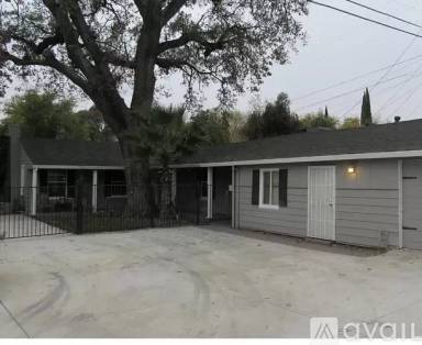 Main picture of 3815 1/2 N California St